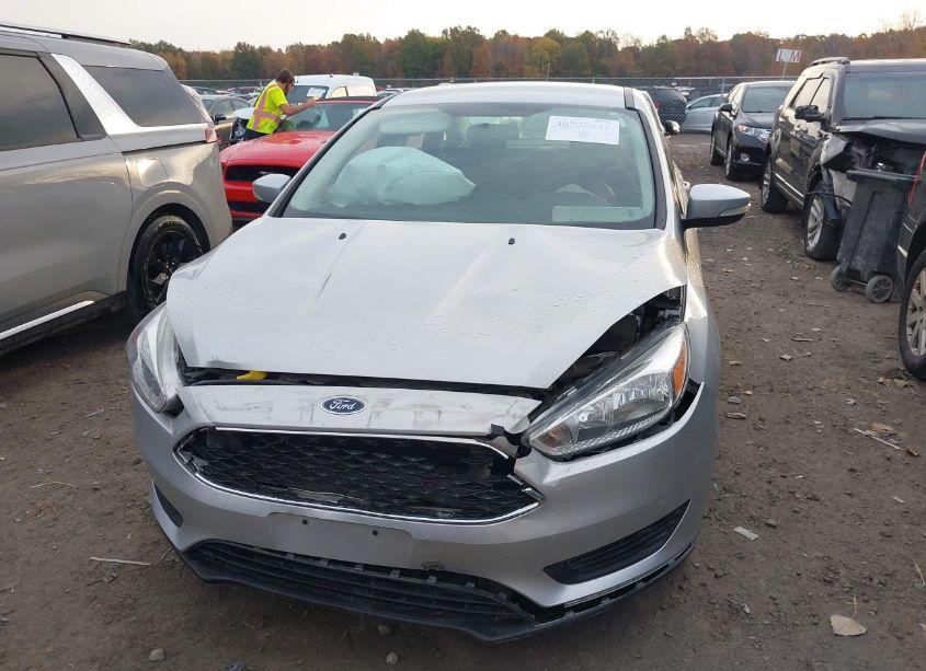 Photo 12 of 2016 Ford Focus SE (VIN 1FADP3F29GL396211)