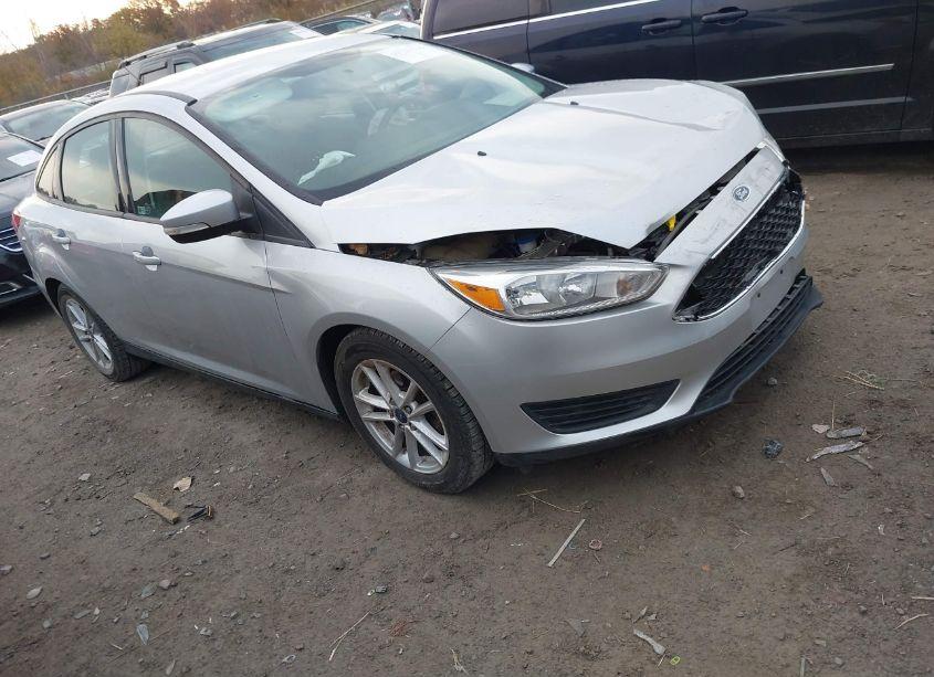 Photo 13 of 2016 Ford Focus SE (VIN 1FADP3F29GL396211)