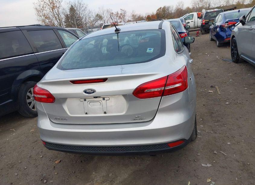 Photo 16 of 2016 Ford Focus SE (VIN 1FADP3F29GL396211)