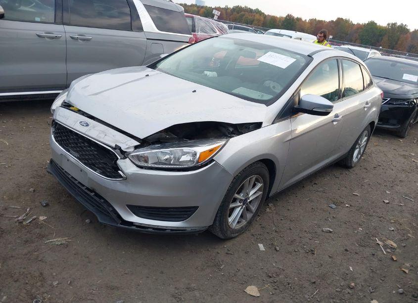Photo 2 of 2016 Ford Focus SE (VIN 1FADP3F29GL396211)