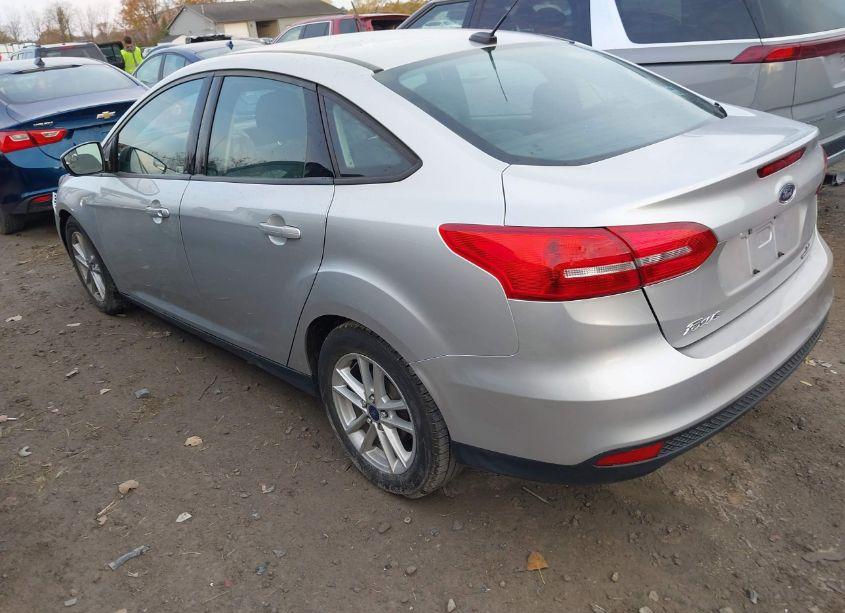 Photo 3 of 2016 Ford Focus SE (VIN 1FADP3F29GL396211)