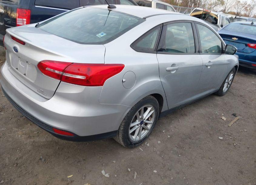 Photo 4 of 2016 Ford Focus SE (VIN 1FADP3F29GL396211)