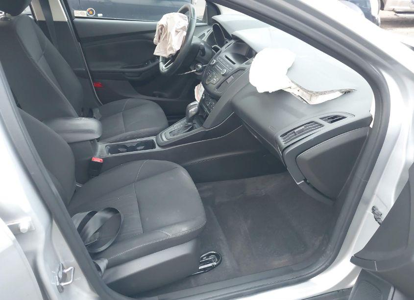 Photo 5 of 2016 Ford Focus SE (VIN 1FADP3F29GL396211)