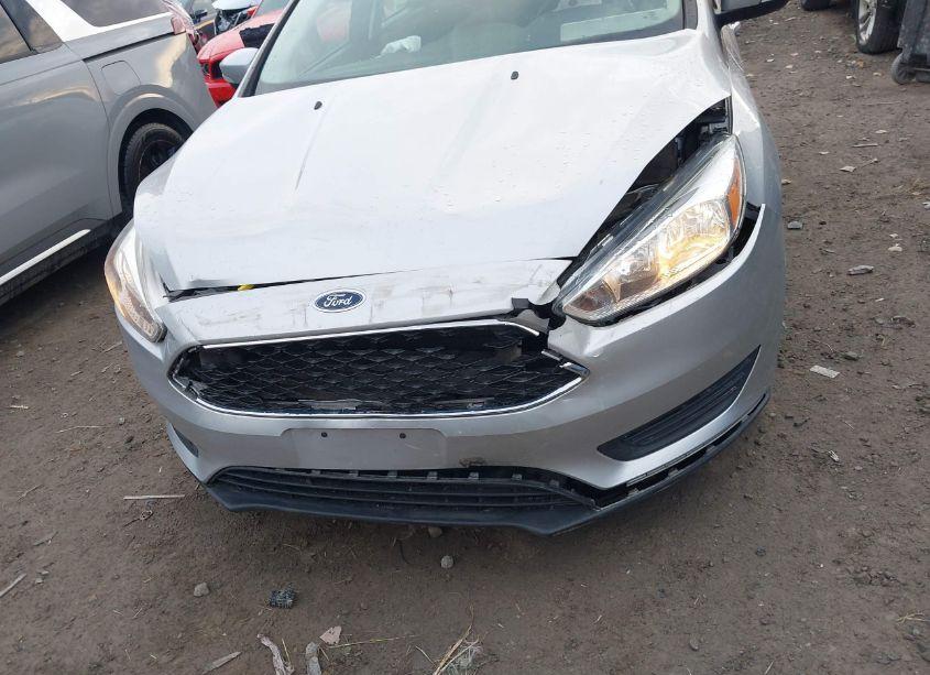 Photo 6 of 2016 Ford Focus SE (VIN 1FADP3F29GL396211)