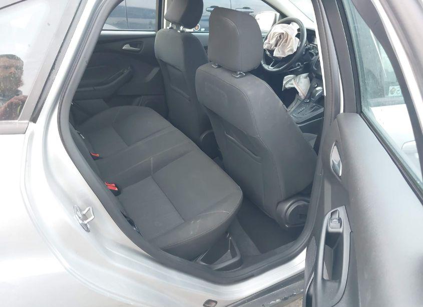 Photo 8 of 2016 Ford Focus SE (VIN 1FADP3F29GL396211)