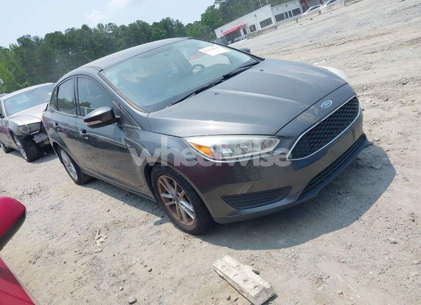 2016 Ford Focus SE (VIN 1FADP3F29GL401567) main photo
