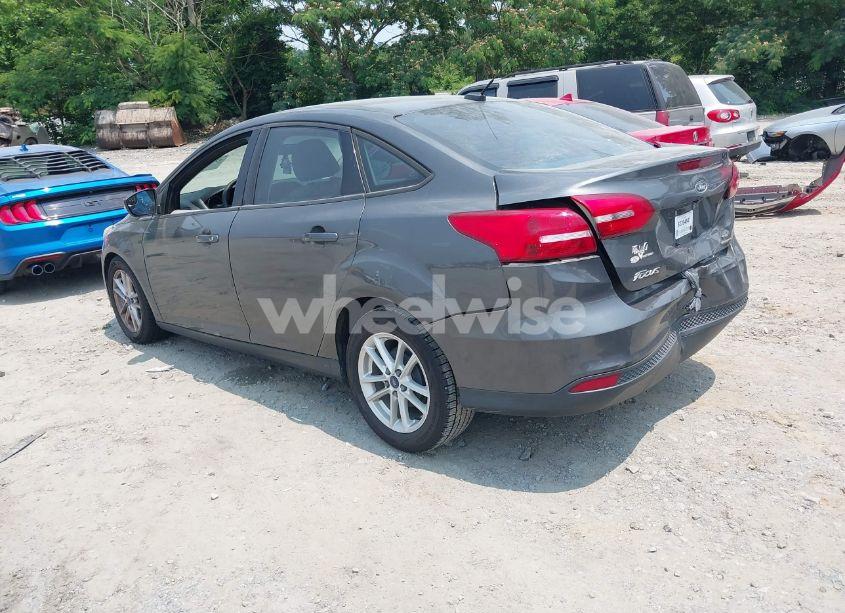 Photo 3 of 2016 Ford Focus SE (VIN 1FADP3F29GL401567)