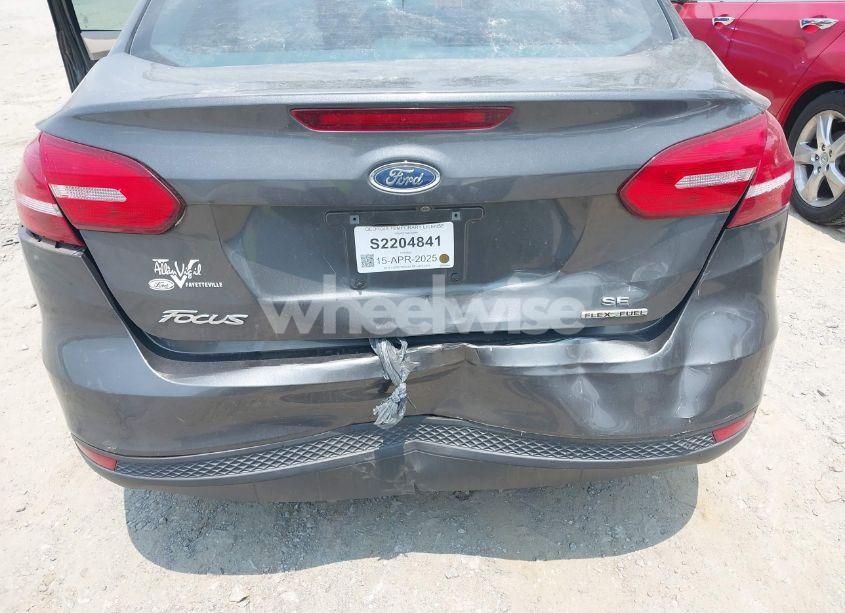 Photo 6 of 2016 Ford Focus SE (VIN 1FADP3F29GL401567)