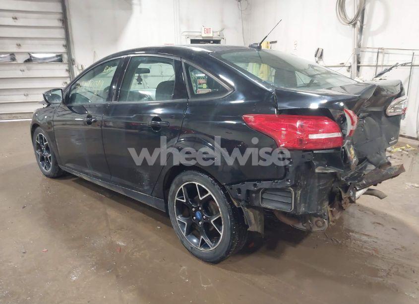 Photo 3 of 2016 Ford Focus SE (VIN 1FADP3F29GL403352)