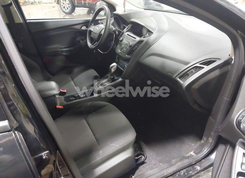 Photo 5 of 2016 Ford Focus SE (VIN 1FADP3F29GL403352)