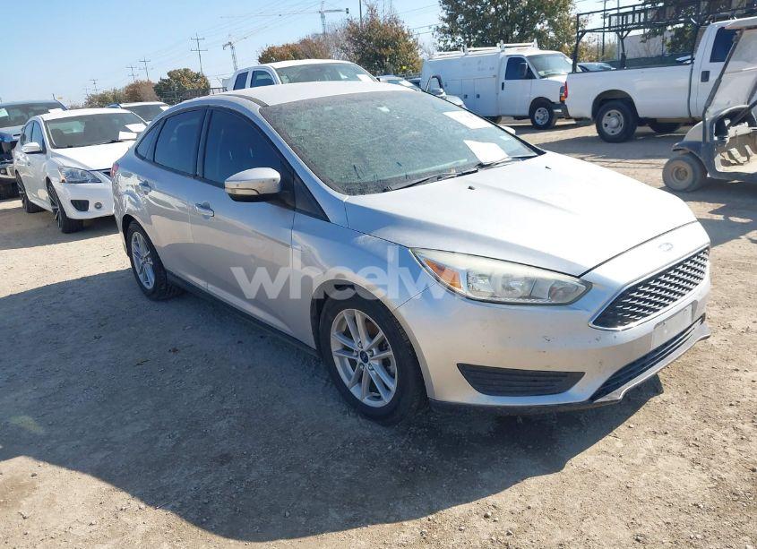 2016 Ford Focus SE (VIN 1FADP3F29GL404582) main photo