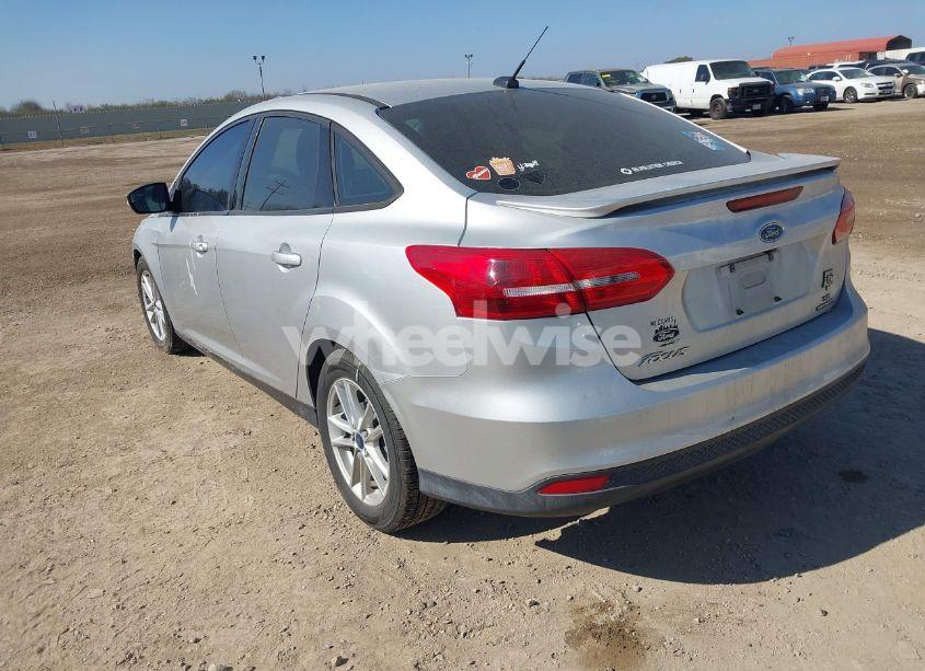 Photo 3 of 2016 Ford Focus SE (VIN 1FADP3F29GL404582)