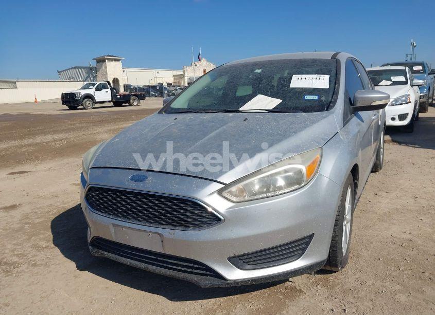 Photo 6 of 2016 Ford Focus SE (VIN 1FADP3F29GL404582)