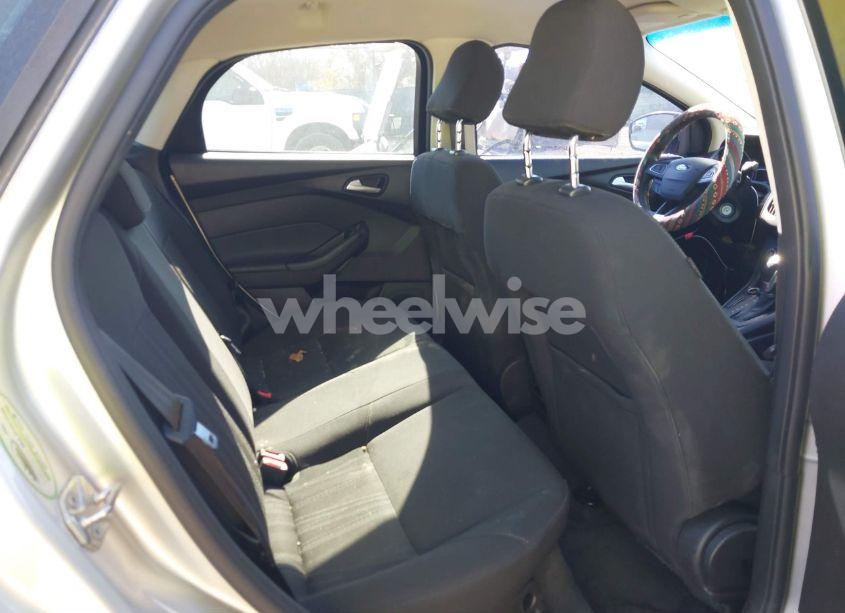 Photo 8 of 2016 Ford Focus SE (VIN 1FADP3F29GL404582)