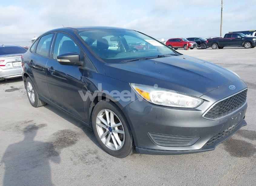 2017 Ford Focus SE (VIN 1FADP3F29HL220261) main photo