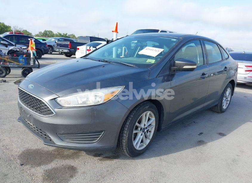 Photo 2 of 2017 Ford Focus SE (VIN 1FADP3F29HL220261)