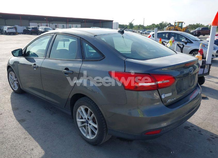 Photo 3 of 2017 Ford Focus SE (VIN 1FADP3F29HL220261)