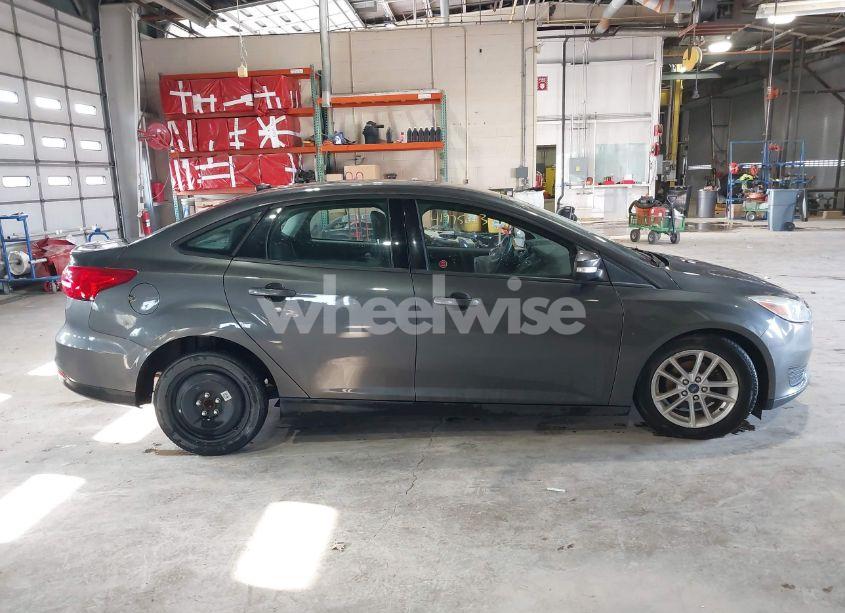 Photo 13 of 2017 Ford Focus SE (VIN 1FADP3F29HL220440)