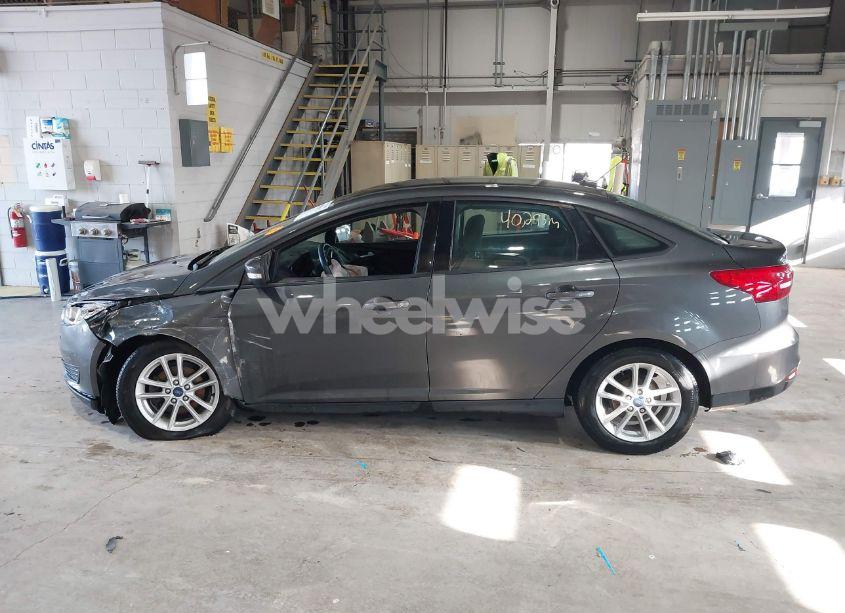 Photo 14 of 2017 Ford Focus SE (VIN 1FADP3F29HL220440)