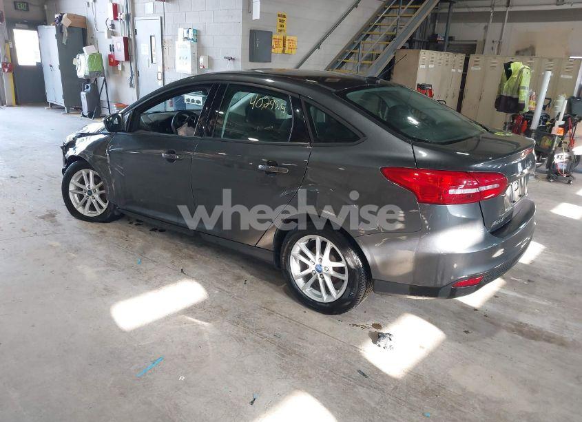 Photo 3 of 2017 Ford Focus SE (VIN 1FADP3F29HL220440)