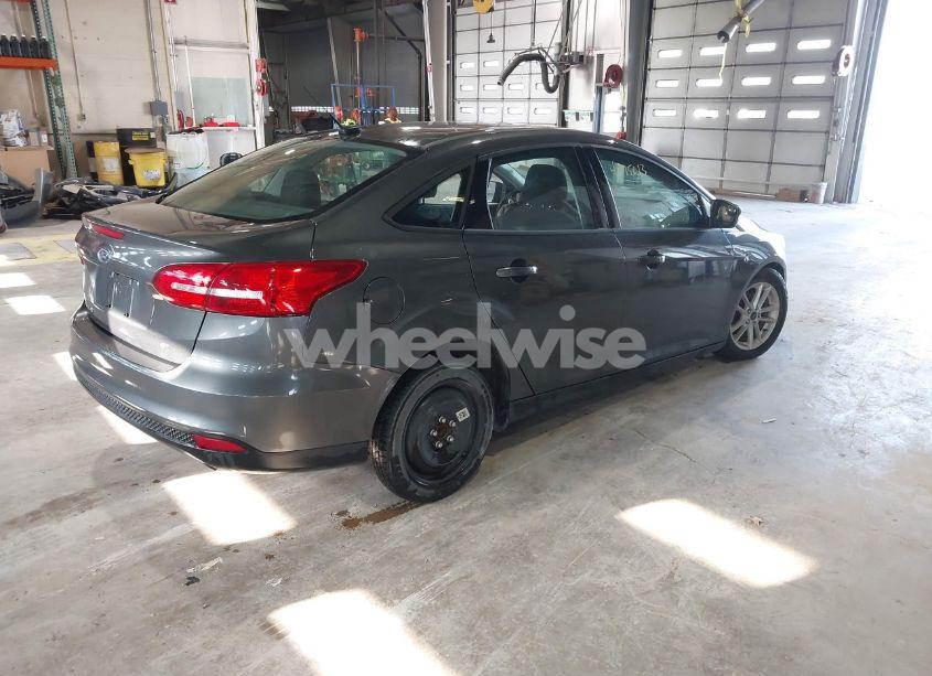 Photo 4 of 2017 Ford Focus SE (VIN 1FADP3F29HL220440)