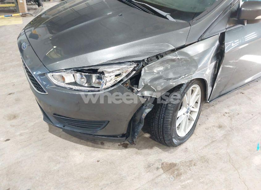 Photo 6 of 2017 Ford Focus SE (VIN 1FADP3F29HL220440)