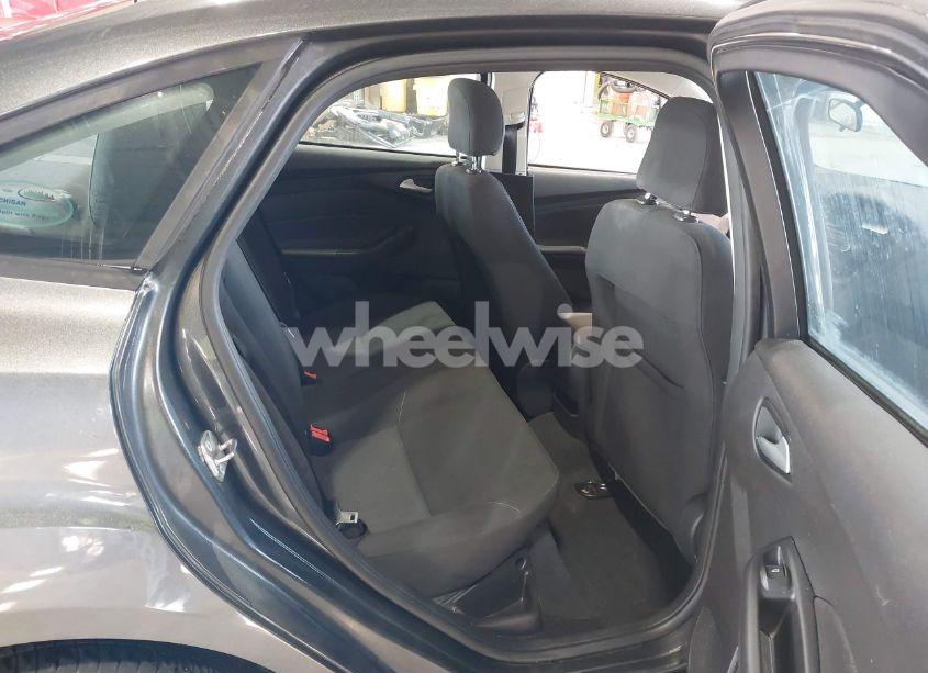 Photo 8 of 2017 Ford Focus SE (VIN 1FADP3F29HL220440)