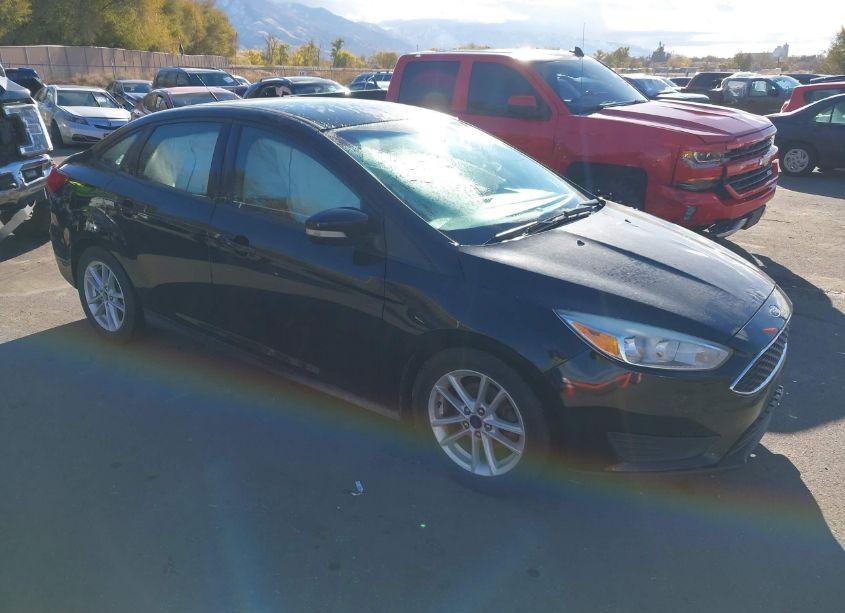 2017 Ford Focus SE (VIN 1FADP3F29HL223869) main photo