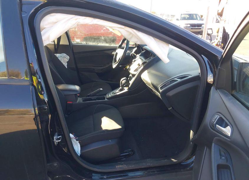 Photo 5 of 2017 Ford Focus SE (VIN 1FADP3F29HL223869)