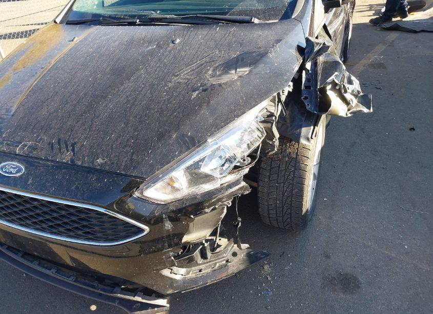 Photo 6 of 2017 Ford Focus SE (VIN 1FADP3F29HL223869)