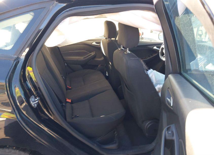 Photo 8 of 2017 Ford Focus SE (VIN 1FADP3F29HL223869)