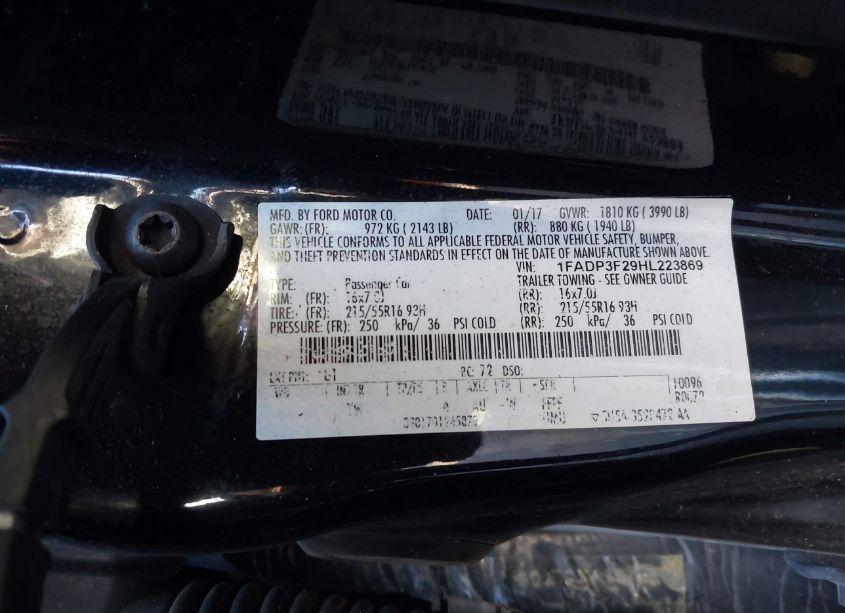 Photo 9 of 2017 Ford Focus SE (VIN 1FADP3F29HL223869)