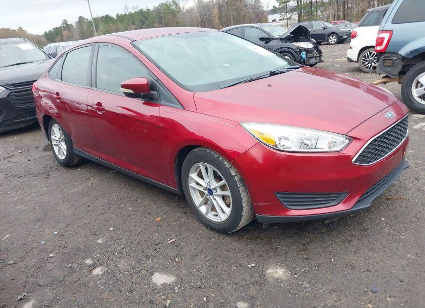 2017 Ford Focus SE (VIN 1FADP3F29HL227744) main photo