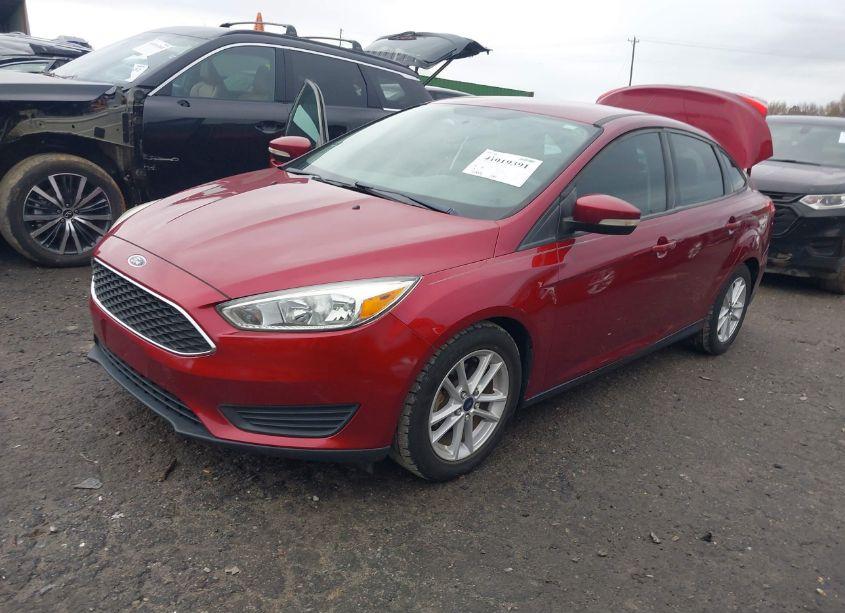 Photo 2 of 2017 Ford Focus SE (VIN 1FADP3F29HL227744)