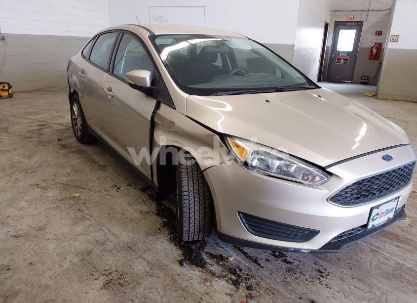 2017 Ford Focus SE (VIN 1FADP3F29HL228845) main photo