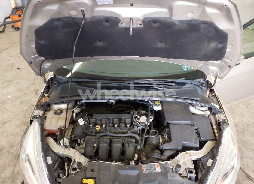 Photo 10 of 2017 Ford Focus SE (VIN 1FADP3F29HL228845)