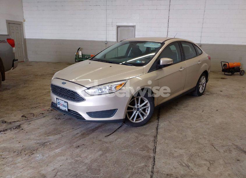 Photo 2 of 2017 Ford Focus SE (VIN 1FADP3F29HL228845)