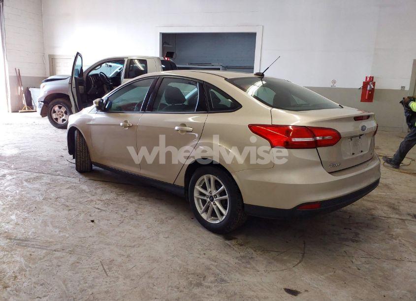 Photo 3 of 2017 Ford Focus SE (VIN 1FADP3F29HL228845)