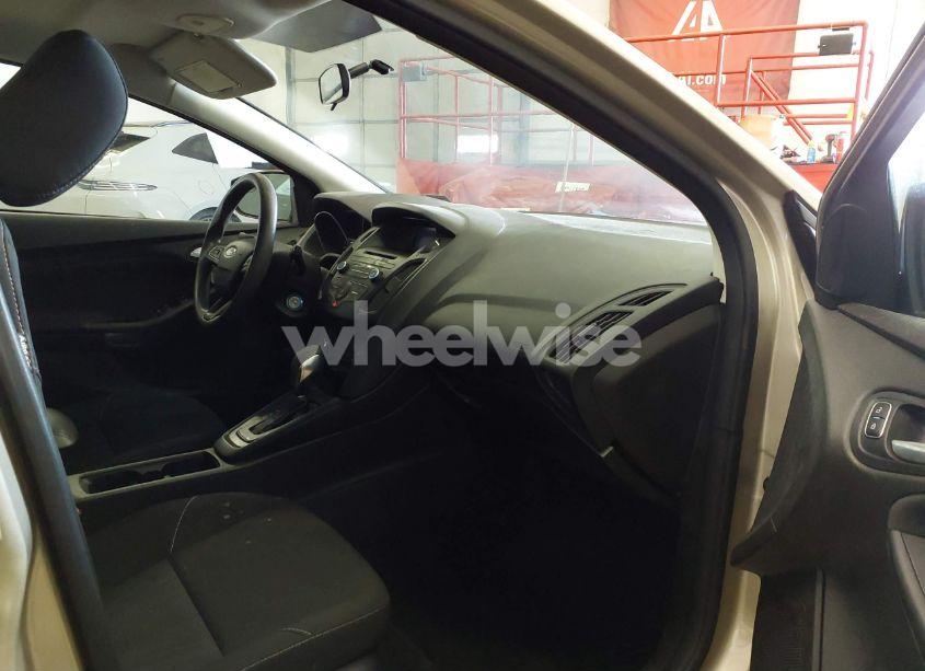 Photo 5 of 2017 Ford Focus SE (VIN 1FADP3F29HL228845)