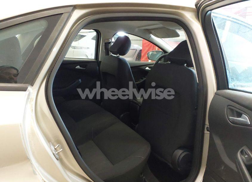 Photo 8 of 2017 Ford Focus SE (VIN 1FADP3F29HL228845)