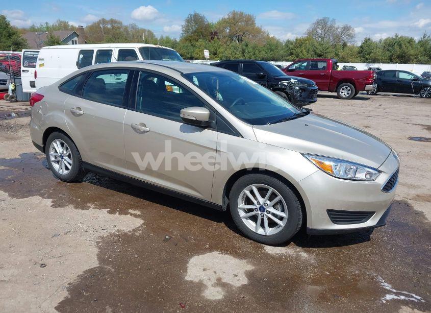 2017 Ford Focus SE (VIN 1FADP3F29HL229459) main photo