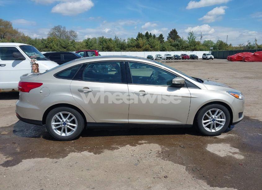 Photo 13 of 2017 Ford Focus SE (VIN 1FADP3F29HL229459)