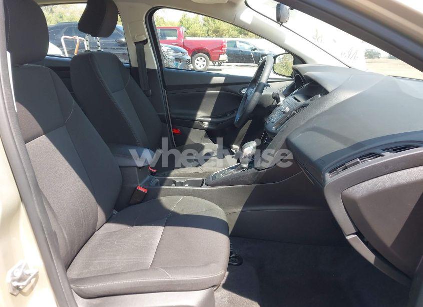 Photo 5 of 2017 Ford Focus SE (VIN 1FADP3F29HL229459)