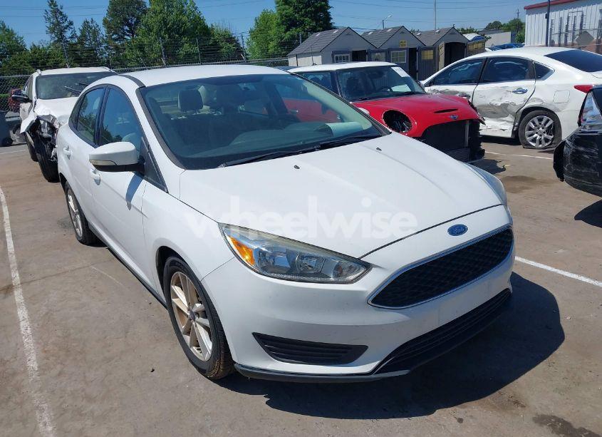 2017 Ford Focus SE (VIN 1FADP3F29HL234323) main photo