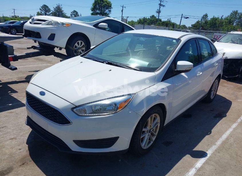 Photo 2 of 2017 Ford Focus SE (VIN 1FADP3F29HL234323)