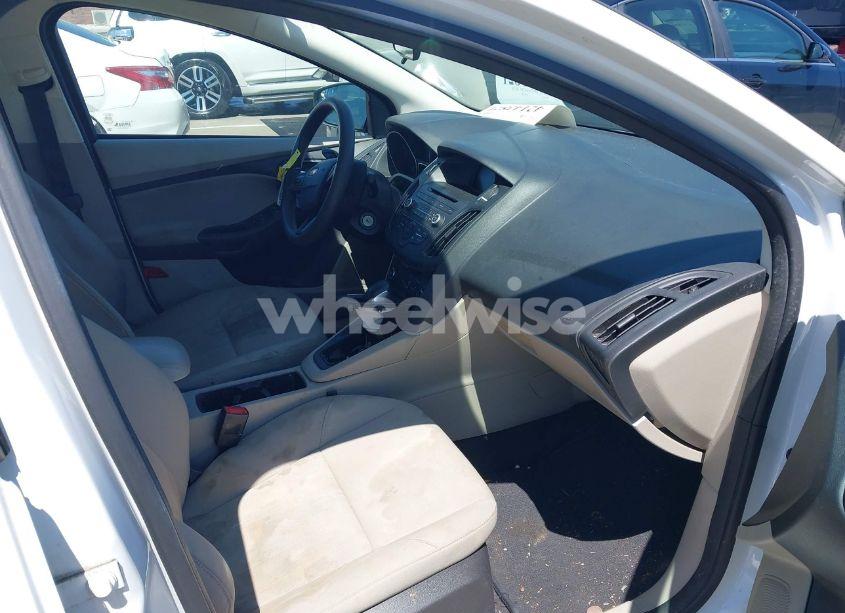 Photo 5 of 2017 Ford Focus SE (VIN 1FADP3F29HL234323)