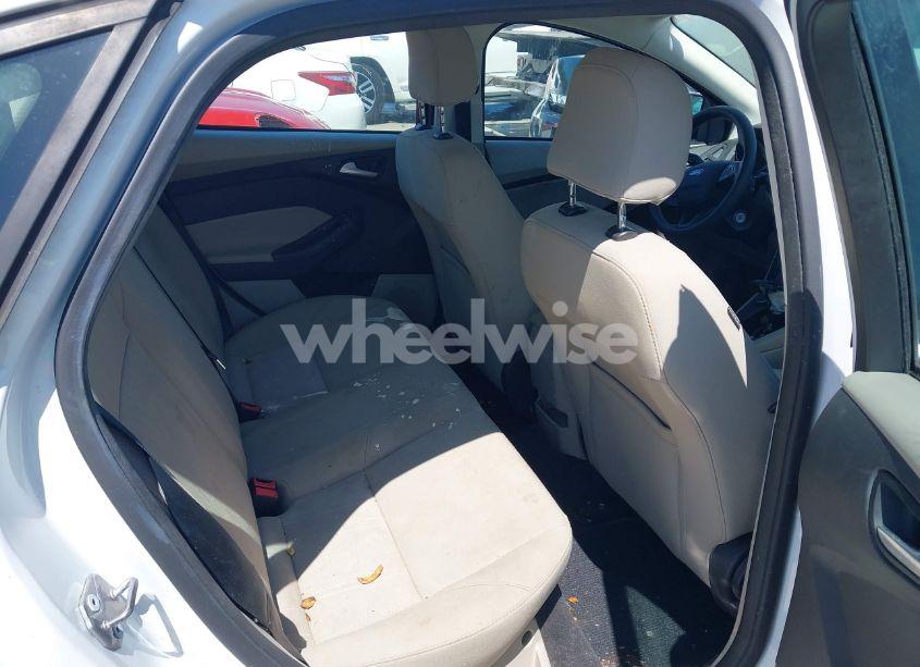 Photo 8 of 2017 Ford Focus SE (VIN 1FADP3F29HL234323)