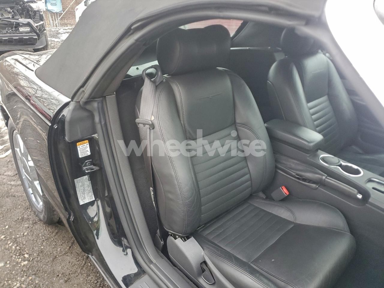 Photo 10 of 2002 FORD THUNDERBIRD (VIN 1FADP3F29HL251252)