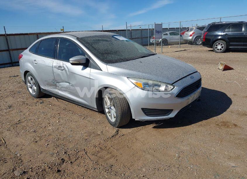 2017 Ford Focus SE (VIN 1FADP3F29HL263353) main photo