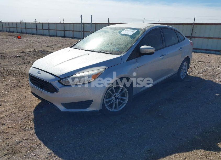 Photo 2 of 2017 Ford Focus SE (VIN 1FADP3F29HL263353)